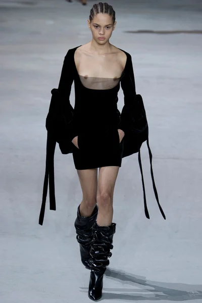 Look 49